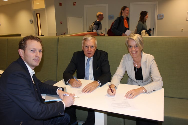 Ondertekening ICT Valley.jpg